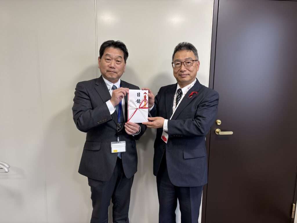 募金百貨店プロジェクト寄付金贈呈式の写真